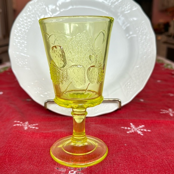 Vintage Vaseline glass a pair goblets green Shine in sunlight embossed  pattern - Picture 2 of 5